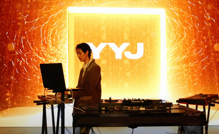 NND member YYJ signs with new company.
